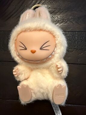 Popmart Have a seat Labubu SISI